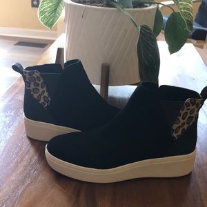 Excellent condition Toms platform booties